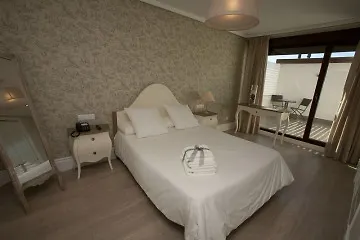 Natura Petit מלון