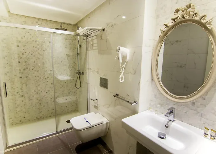 Natura Petit Hotel 2*